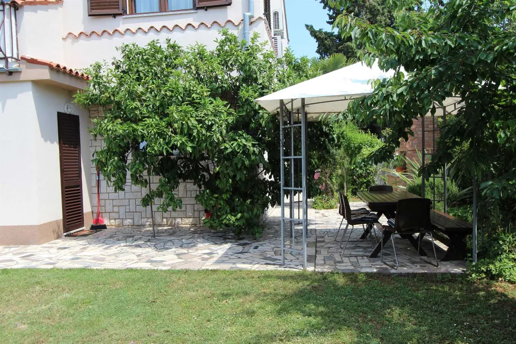 Two-Bedroom Apartment in Rovinj for 4-5 Guests