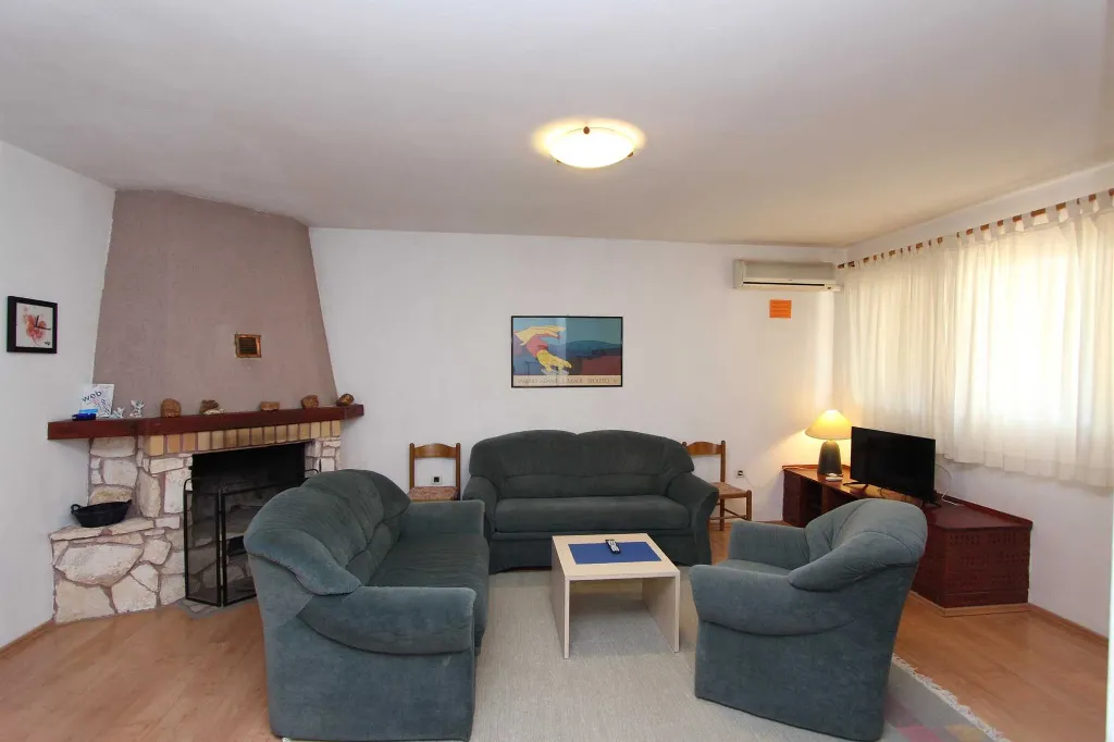Two-Bedroom Apartment in Rovinj with Terrace