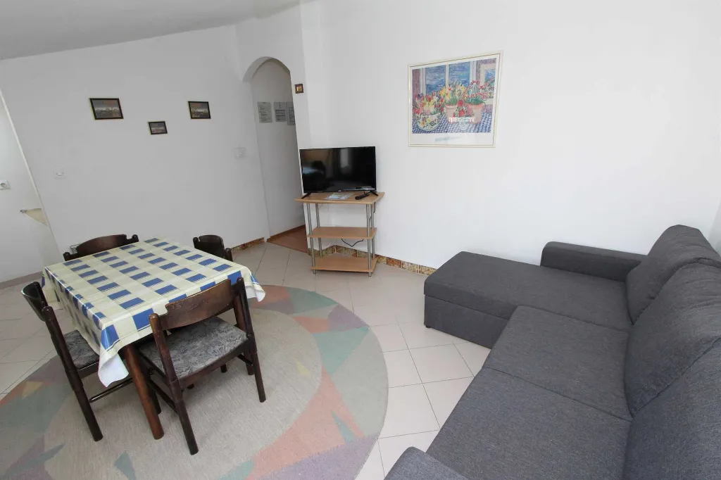 Two-Bedroom Apartment in Rovinj with Balconies