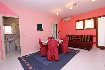 One-Bedroom Apartment in Rovinj for Up to 5 Guests