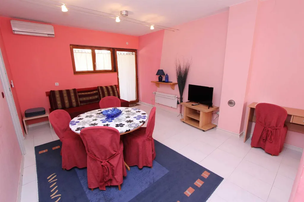 One-Bedroom Apartment in Rovinj for Up to 5 Guests