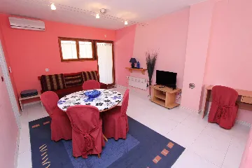 One-Bedroom Apartment in Rovinj for Up to 5 Guests