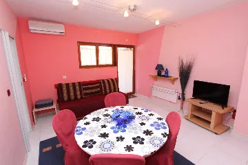 One-Bedroom Apartment in Rovinj for Up to 5 Guests