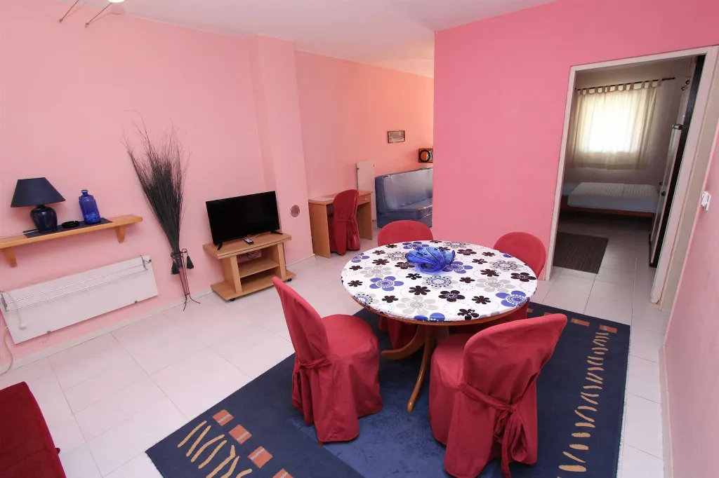 One-Bedroom Apartment in Rovinj for Up to 5 Guests