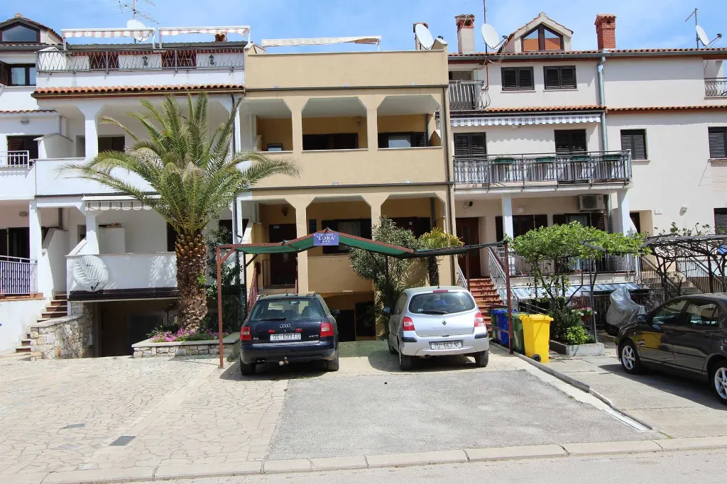 One-Bedroom Apartment in Rovinj for Up to 5 Guests