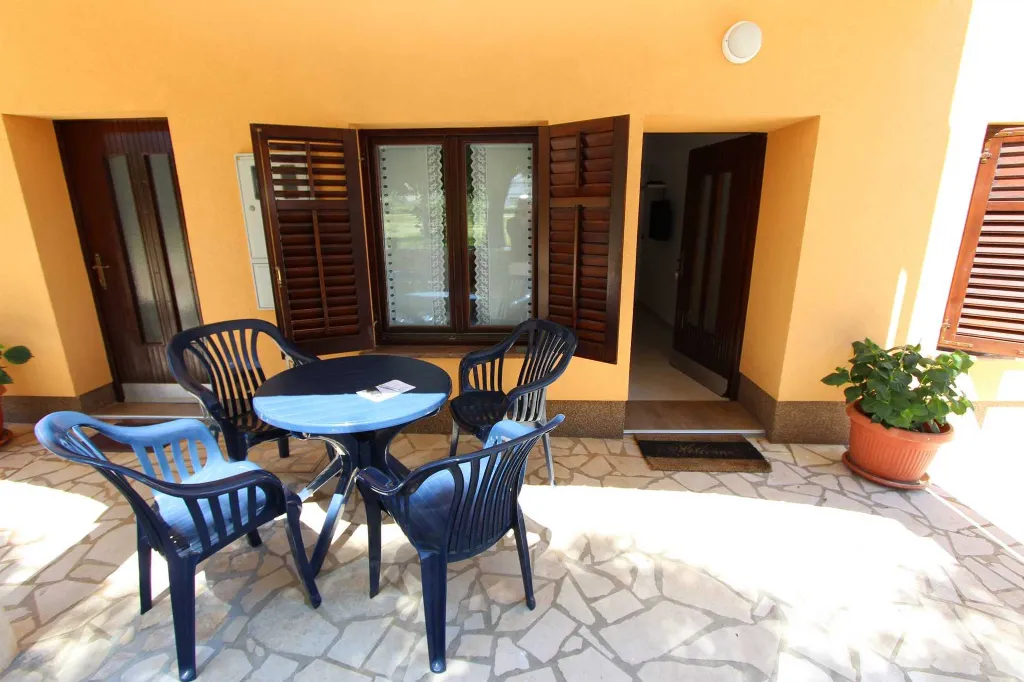 Two-Bedroom Apartment for 4 in Rovinj