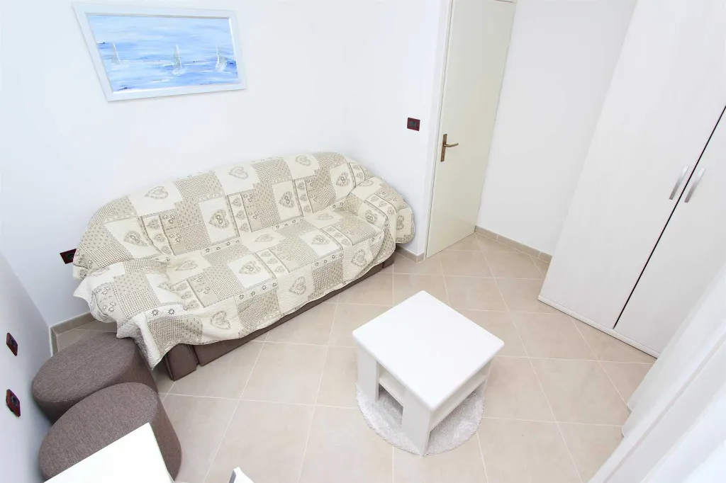 Two-Bedroom Apartment for 3 Guests in Rovinj