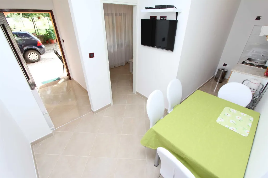 Two-Bedroom Apartment for 3 Guests in Rovinj
