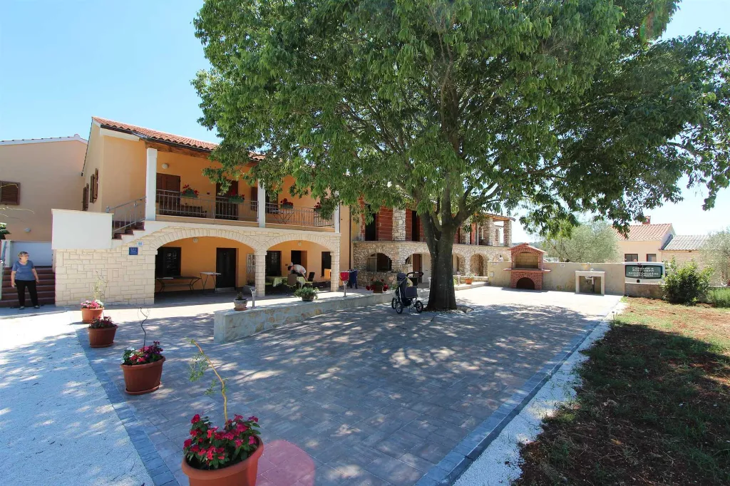 Two-Bedroom Apartment for 3 Guests in Rovinj