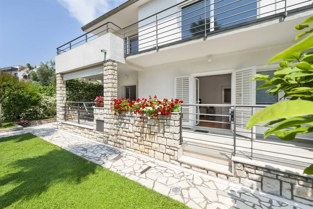 One-Bedroom Apartment for 2 in Rovinj with Parking