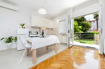 One-Bedroom Apartment for 2 in Rovinj with Parking