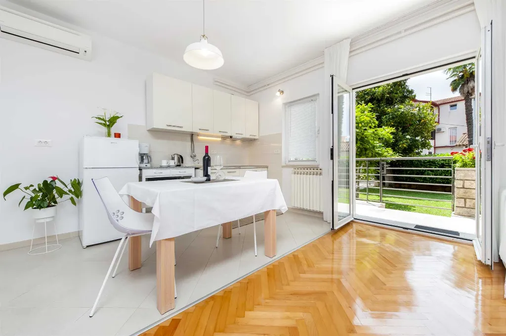 One-Bedroom Apartment for 2 in Rovinj with Parking