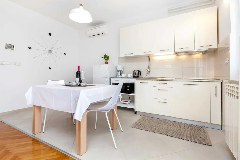 One-Bedroom Apartment for 2 in Rovinj with Parking
