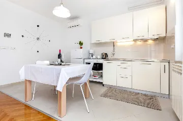 One-Bedroom Apartment for 2 in Rovinj with Parking