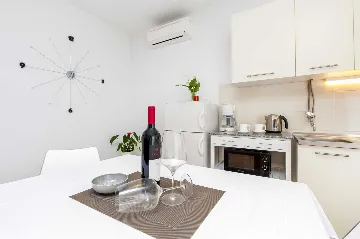 One-Bedroom Apartment for 2 in Rovinj with Parking