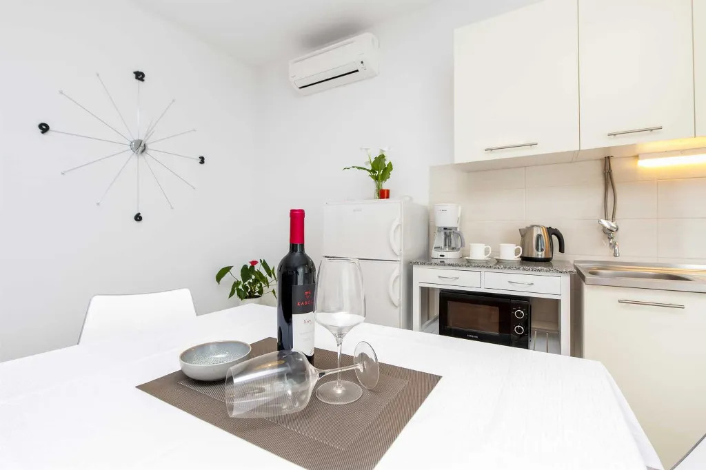 One-Bedroom Apartment for 2 in Rovinj with Parking