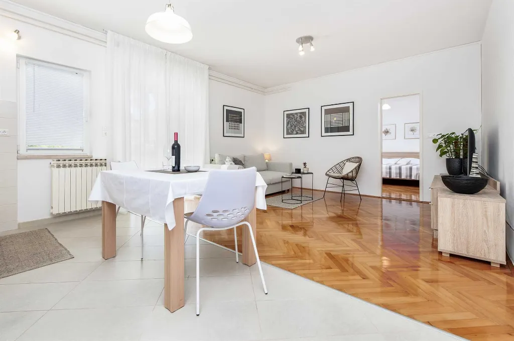 One-Bedroom Apartment for 2 in Rovinj with Parking