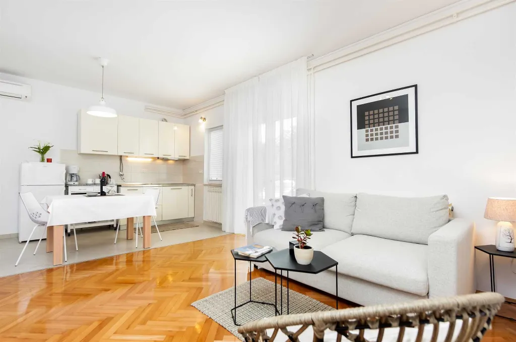 One-Bedroom Apartment for 2 in Rovinj with Parking