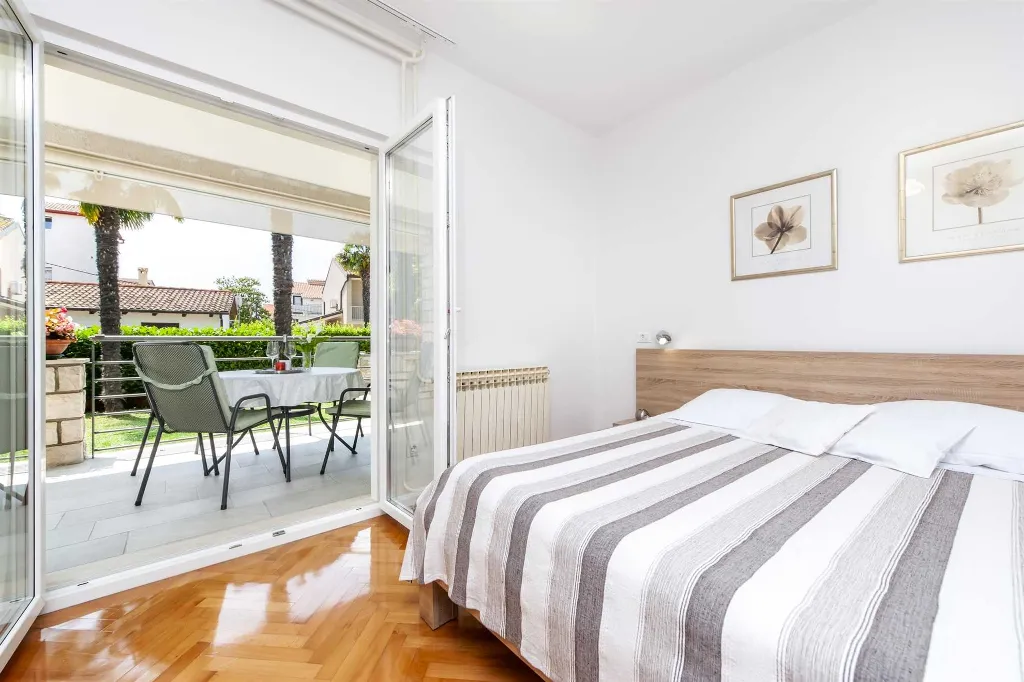 One-Bedroom Apartment for 2 in Rovinj with Parking