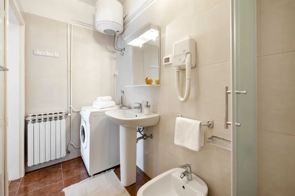One-Bedroom Apartment for 2 in Rovinj with Parking