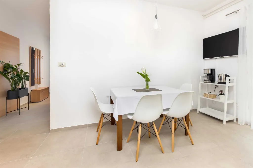 Two-Bedroom Apartment in Rovinj with Parking