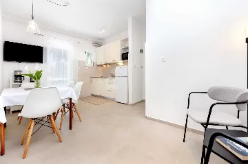 Two-Bedroom Apartment in Rovinj with Parking