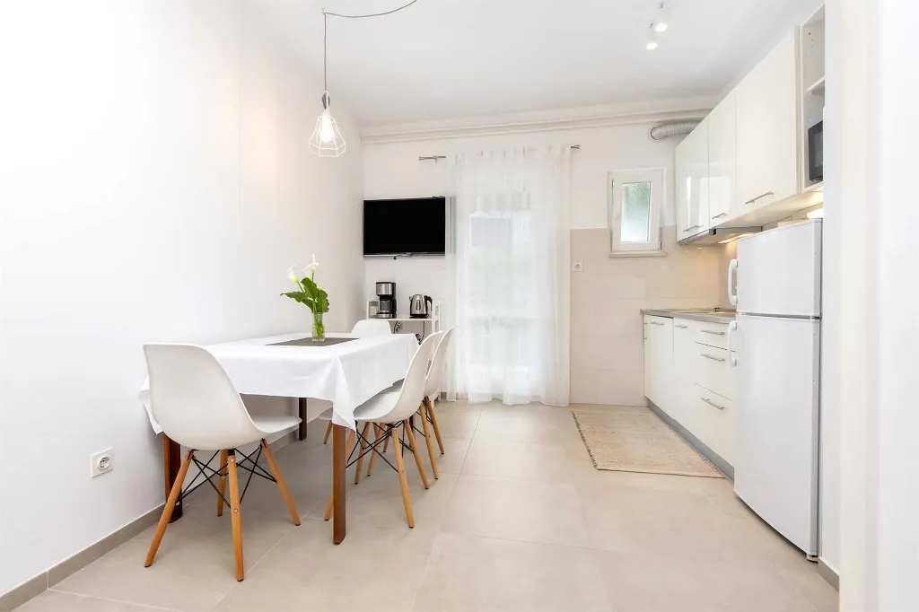 Two-Bedroom Apartment in Rovinj with Parking