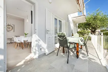 Two-Bedroom Apartment in Rovinj with Parking