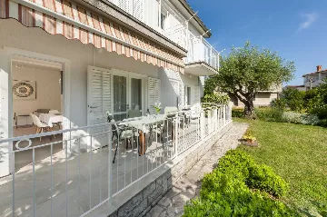 Two-Bedroom Apartment in Rovinj with Parking