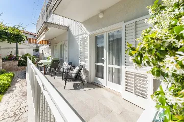 Two-Bedroom Apartment in Rovinj with Parking