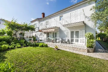 Two-Bedroom Apartment in Rovinj with Parking