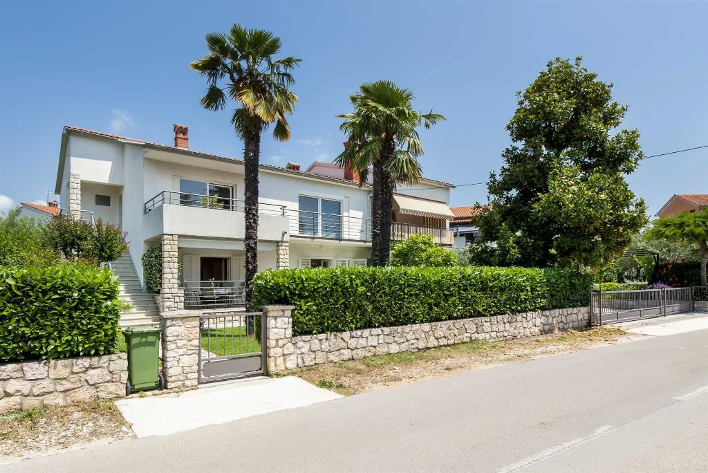 Two-Bedroom Apartment in Rovinj with Parking