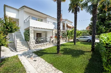 Two-Bedroom Apartment in Rovinj with Parking
