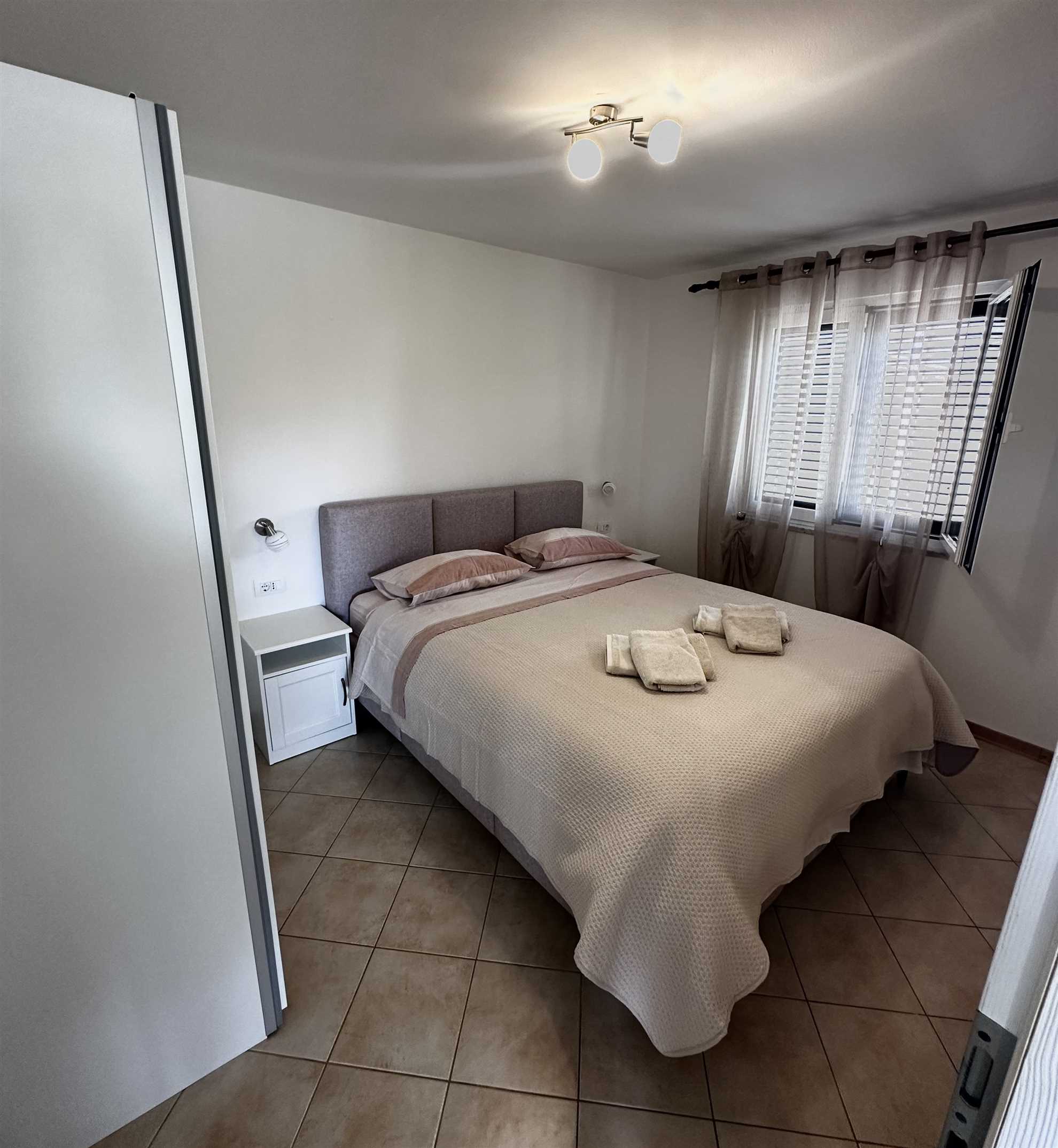MALVINA #4 One-Bedroom Apartment