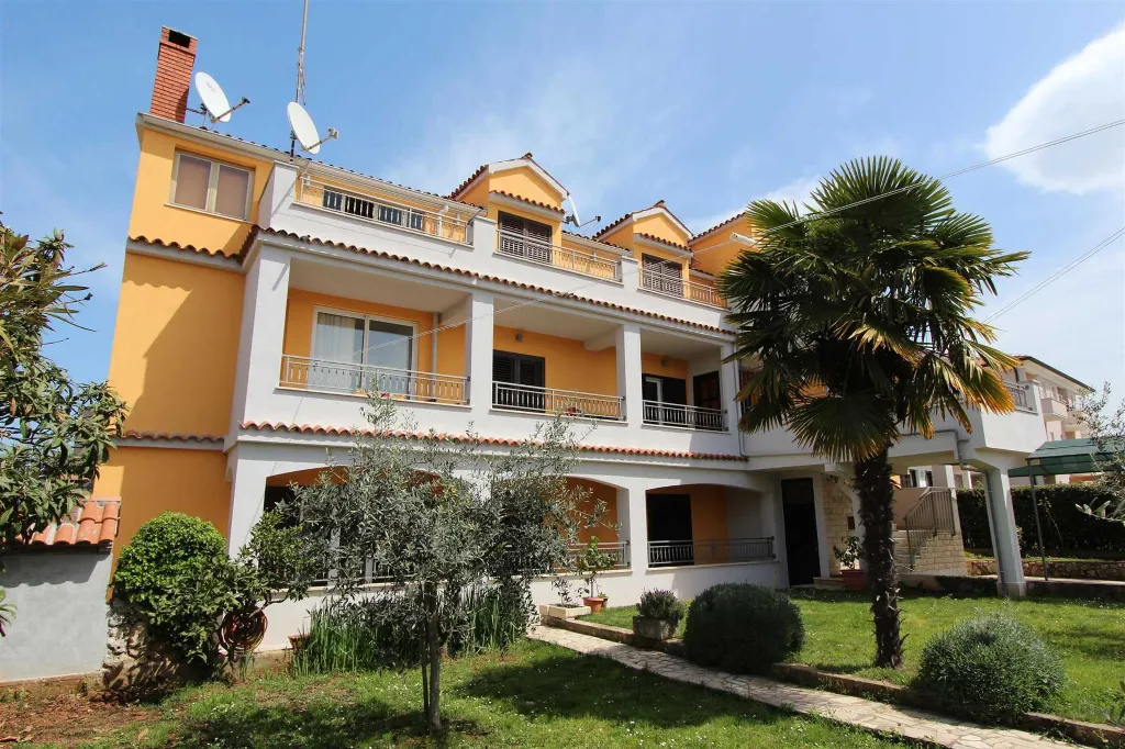 Three-Bedroom Apartment in Rovinj for 6 Guests