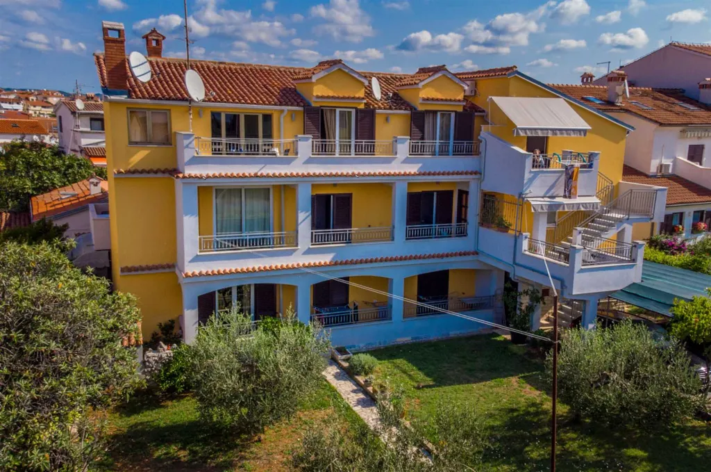 Three-Bedroom Apartment in Rovinj for 6 Guests