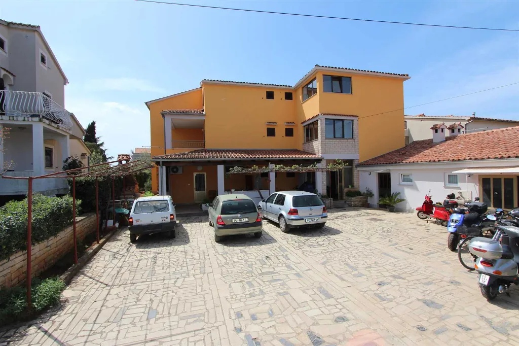 Three-Bedroom Apartment in Rovinj for 6 Guests