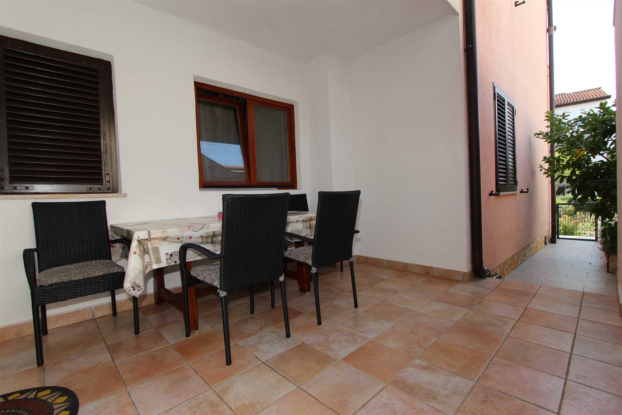 MARUCHITA Two-Bedroom Apartment with Terrace (Vase, prizemlje)