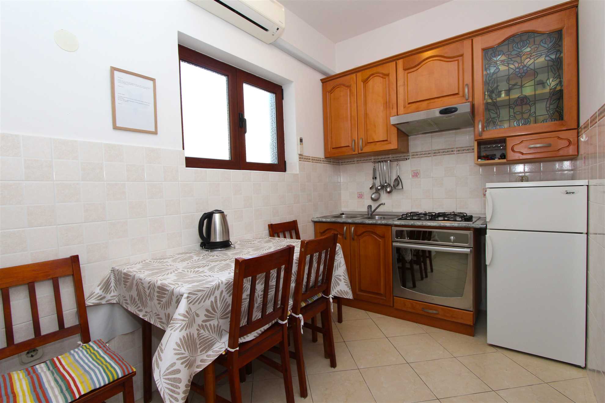 MARUCHITA Two-Bedroom Apartment with Terrace (Vase, prizemlje)