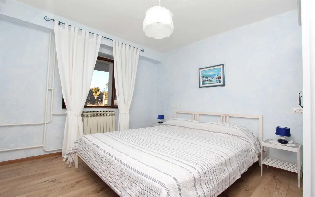 One-Bedroom Apartment for 2 in Rovinjsko Selo with Pool