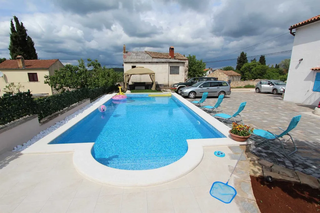 One-Bedroom Apartment for 2 in Rovinjsko Selo with Pool