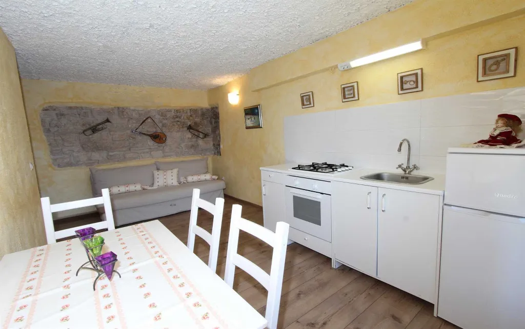 One-Bedroom Apartment for 2 in Rovinjsko Selo with Pool