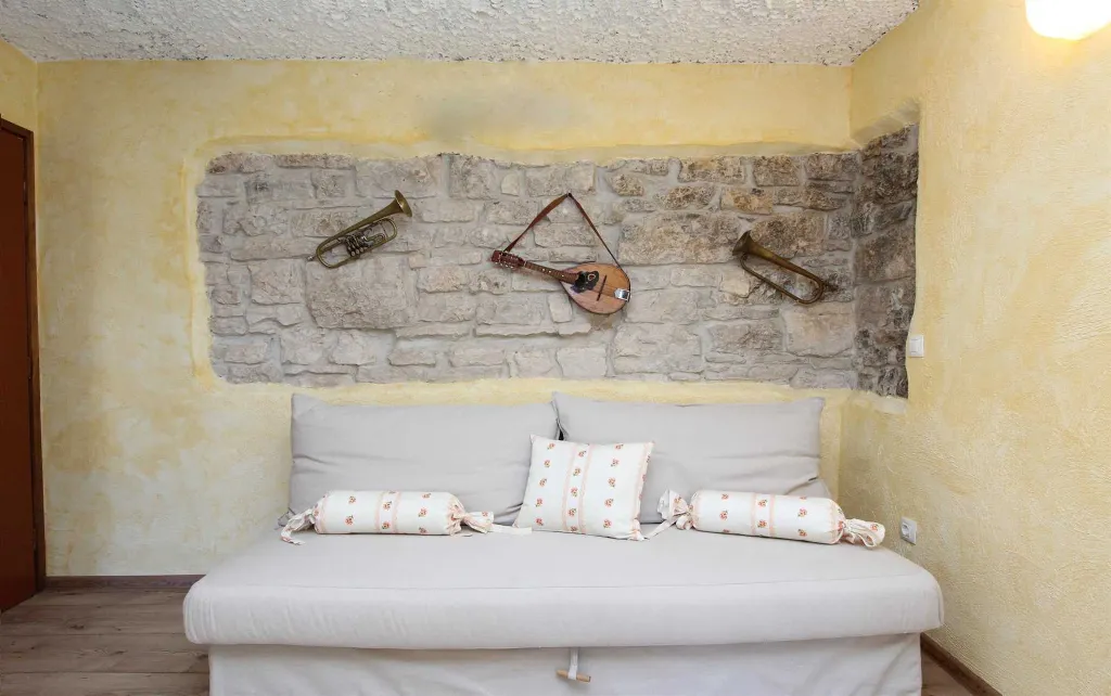 One-Bedroom Apartment for 2 in Rovinjsko Selo with Pool