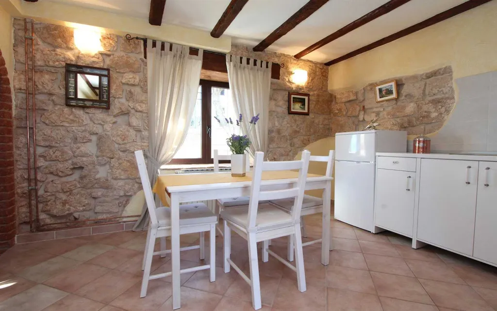 Studio with Terrace and Pool Access in Rovinjsko Selo