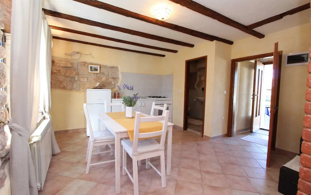 Studio with Terrace and Pool Access in Rovinjsko Selo