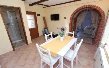 Studio with Terrace and Pool Access in Rovinjsko Selo