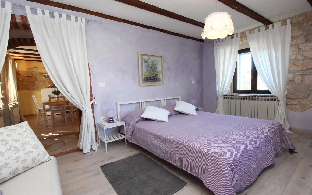 Studio with Terrace and Pool Access in Rovinjsko Selo