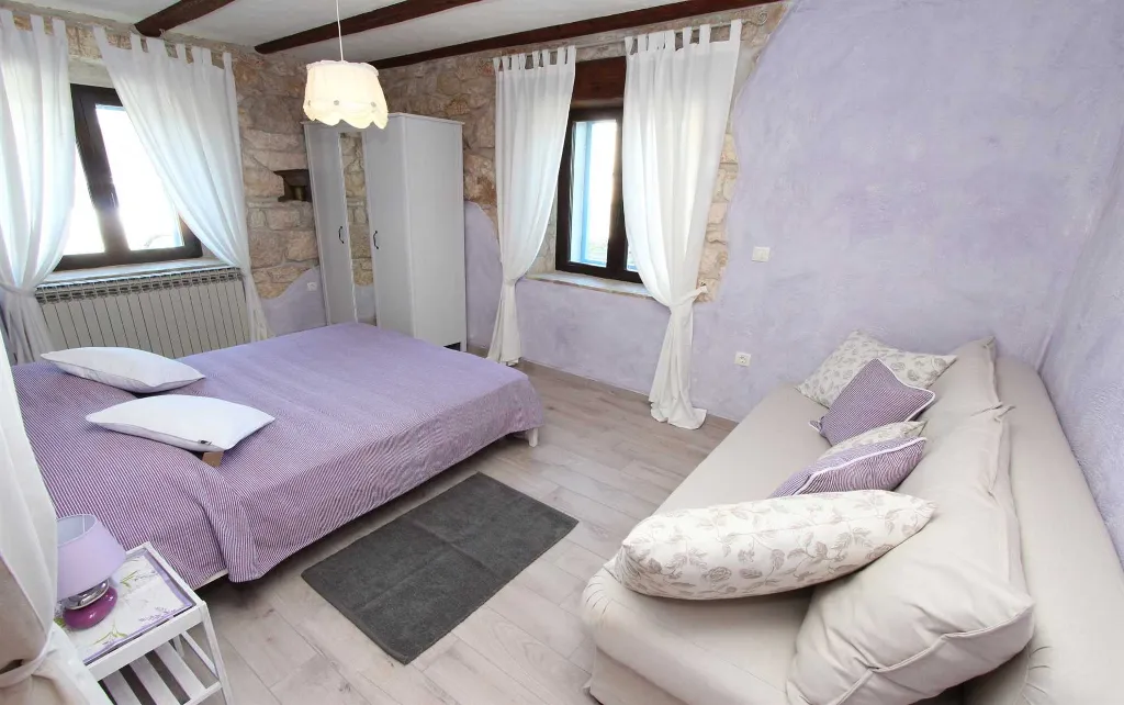 Studio with Terrace and Pool Access in Rovinjsko Selo
