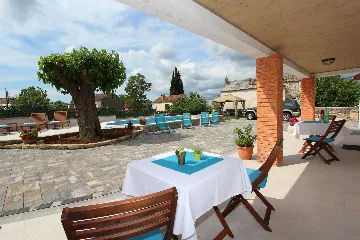 Studio with Terrace and Pool Access in Rovinjsko Selo