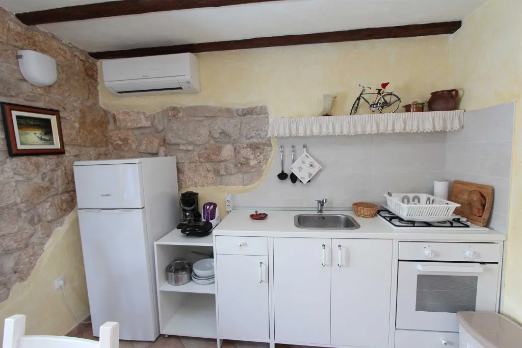Studio with Terrace and Pool Access in Rovinjsko Selo